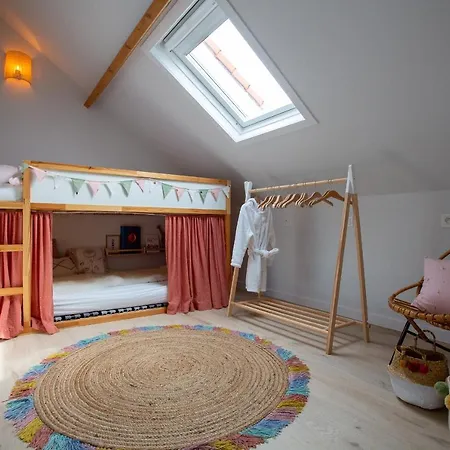 'a Little White House With A Tree By The Sea' With By Bloss Hébergement de vacances *